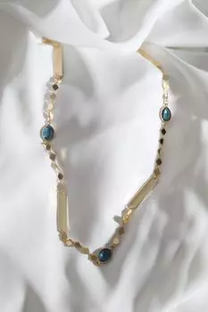Ожерелье золотого цвета с синим камнем и серебряной деталью