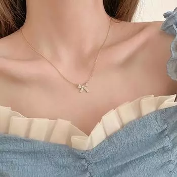 Ожерелья Летнее ожерелье с бантом Легкое роскошное нишевое дизайнерское чувство для женщин Подвески Модные винтажные кулоны Ювелирные изделия