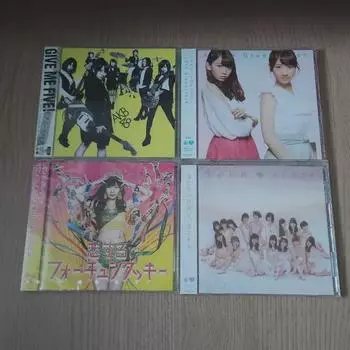 Пакет альбомов Akb48, печенье с предсказаниями и т. д.