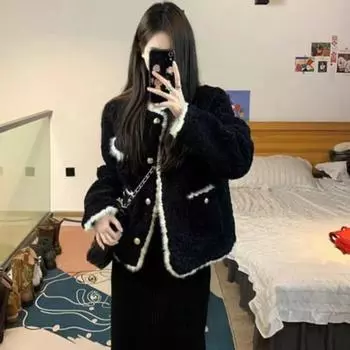 Пальто Xiaoxiangfeng женское осенне-зимнее новое цельное из плюшевого меха ягненка с утолщенным черным мехом сверху, короткий фасон S