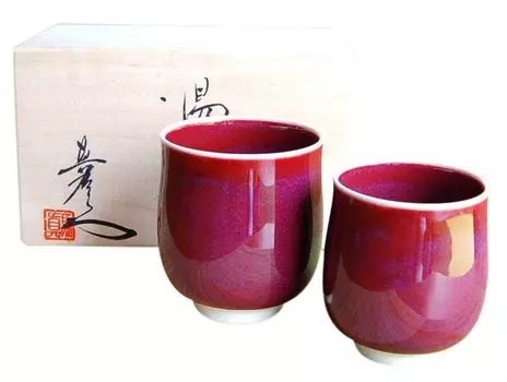 Пара чашек, сделанных в Японии, Arita Ware, роскошная, стильная внутри и снаружи, киноварная, парная, чайная чашка Shinemon из дерева (Пара) (Баба Килн/С