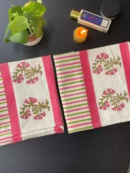 Пара хлопковых полотенец для рук с блочным принтом