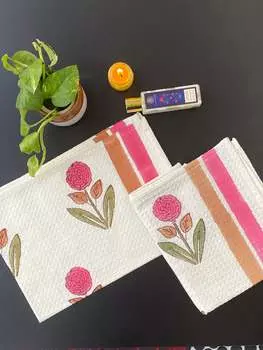 Пара хлопковых полотенец для рук с блочным принтом