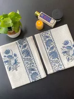 Пара хлопковых полотенец для рук с блочным принтом