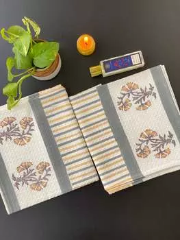 Пара хлопковых полотенец для рук с блочным принтом