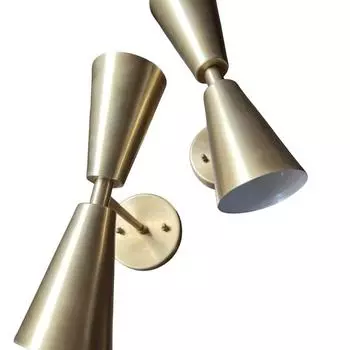 Пара латунных двухконусных бра-бабочки - современные светильники Diablo Sputnik середины века - домашний декор в винтажном стиле