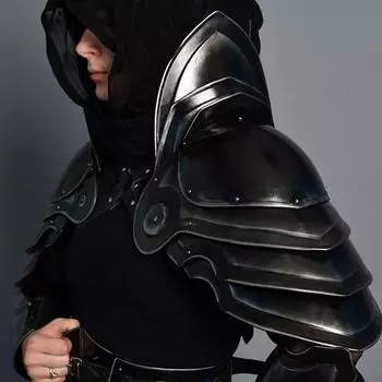 пара стальных наплечников Леди Ларп Хантер