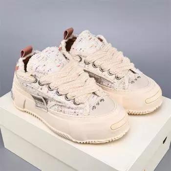 Пара трендовых универсальных мужских и женских удобных повседневных туфель на толстой подошве с приподнятым парусиновым бортом 36