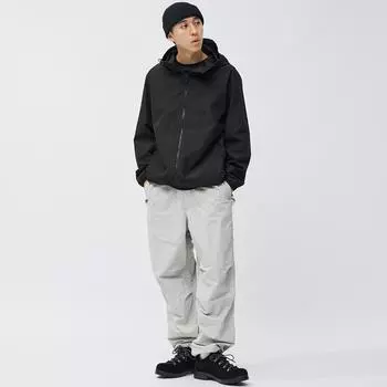 Парашютные штаны GU by Uniqlo можно настроить.