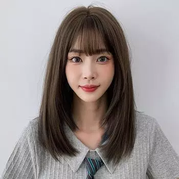 Парик средней длины с градиентным эффектом и легкими завитками