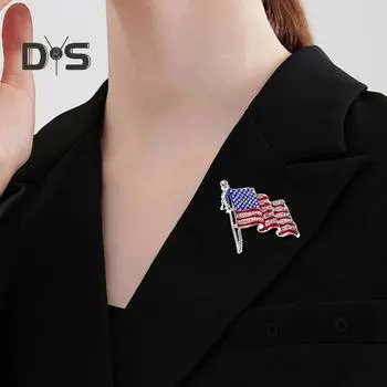 Патриотическая брошь в виде американского флага из цинкового сплава со стразами и эмалью, развевающийся национальный флаг США, булавка для свитера, рюкзака, шляпы, украшения для мужчин и женщин, одежда, аксессуары золотистый