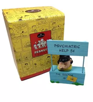 Peanuts Lucy Doctor Porcelain Bisque Figure Hallmark 2000 PEANUTS Mood Booth Snoopy and Friends Figure Lining