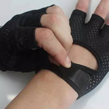 Перчатки для тренажерного зала и фитнеса, тяжелая атлетика, женские и мужские Crossfit тренировки, бодибилдинг, защита для рук на половину пальца, дышащая, профессиональная S серый