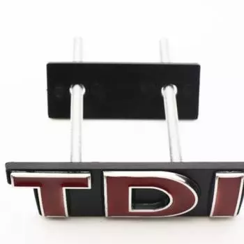 Передняя красная автомобильная эмблема TDI. Значок автомобиля на решетке радиатора TDI. красный