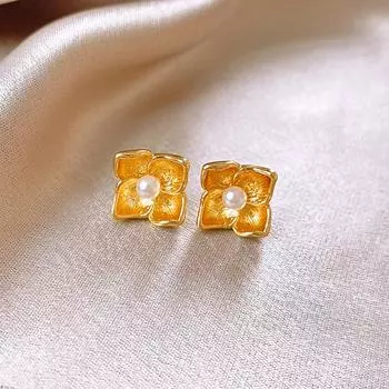 Personalized Flower Pearl Stud Earrings Simple Trend Earrings Fashionable Versatile Commuter Earrings