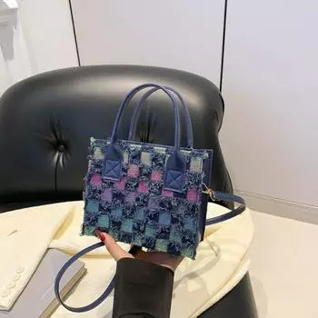 Персонализированная модная квадратная сумка-мессенджер с креплением на шее, портативная маленькая квадратная сумка для женщин 2024 года, новая осенняя сумка-мессенджер в иностранном стиле