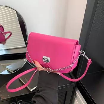 Персонализированная нишевая сумка подмышкой повседневная маленькая сумка для поездок на работу женская весна 2024 новая модная сумка на одно плечо с косым креплением прилив чёрный