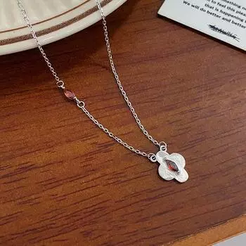 Персонализированное ожерелье из четырех листьев травы для несовершеннолетних девушек: Ожерелье из легкой роскоши и изысканного дизайна