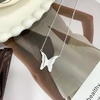 Персонализированное трехмерное ожерелье «Танцующая бабочка», модный темперамент, цепочка на ключицу, нишевый дизайн
