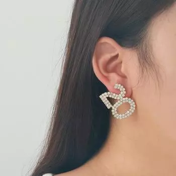 Персонализированные серьги-буквы со стразами 2025 года — модный дизайн с бриллиантами серебряный