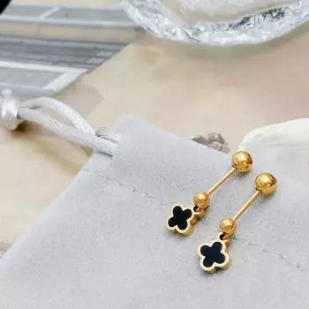 Персонализированные серьги-гвоздики Niche Four-Leaf Clover из титановой стали с винтами, модные простые универсальные серьги, дизайнерские серьги для женщин