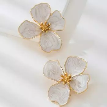 Pinkdudu Dainty White Floral Stud Earrings Irregular 3D Drop Resin Flower Korean Minimalist Jewelry for Women PD2324