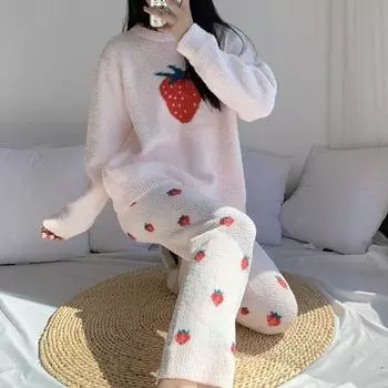Пижамный комплект для женщин с принтом клубники, зимний, с длинным рукавом, из кораллового бархата, женская теплая пижама из 2 предметов с брюками в корейском стиле One Size