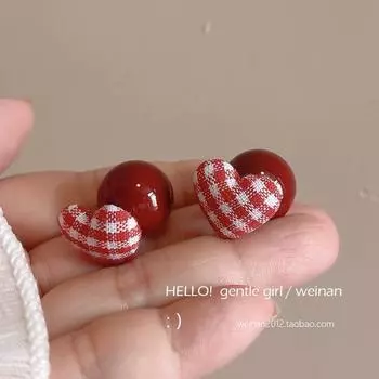 Plaid Heart Earrings with Red Beads - Stylish Autumn/Winter Jewelry for Women A1994 красный