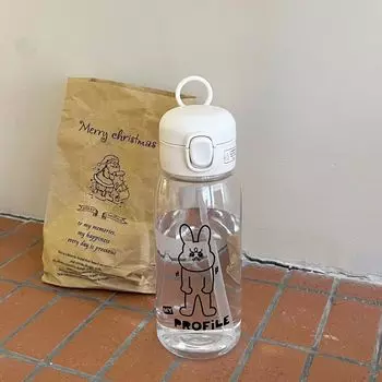 Пластиковая бутылка для воды, чашка для воды с соломинкой, простая портативная портативная чашка большой емкости, устойчивая к падению и портативная чашка, мультяшная присоска для льда 0.6L