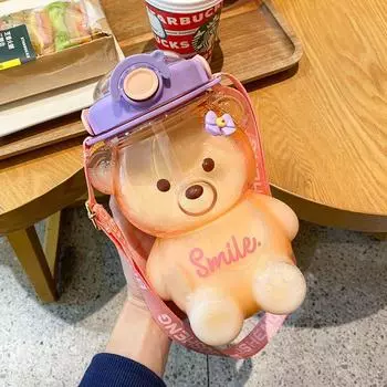 Пластиковая бутылка для воды Kawaii Bear с соломенным портативным ремешком, милые детские бутылочки для девочек, летняя большая вместительная чашка для чая с молочными пузырьками ZH 1000ML розовый