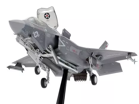 Пластиковая модель Lockheed Martin Lightning II серии Masterpiece от TAMIYA 61125 1/48 № 125 F-35B
