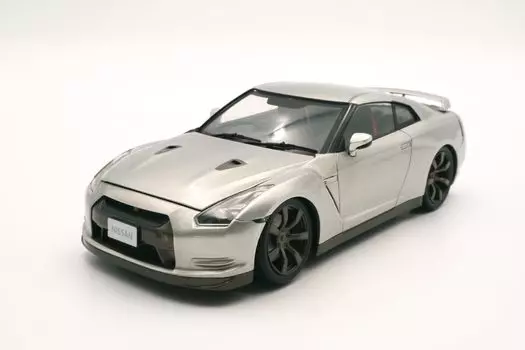 Пластиковая модель NISSAN серии inch up с двигателем 1/24 № 131 GT-R (Р35)