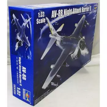 Пластиковая модель Trumpeter Night Attack Harrier 2 AV-8B 1/32