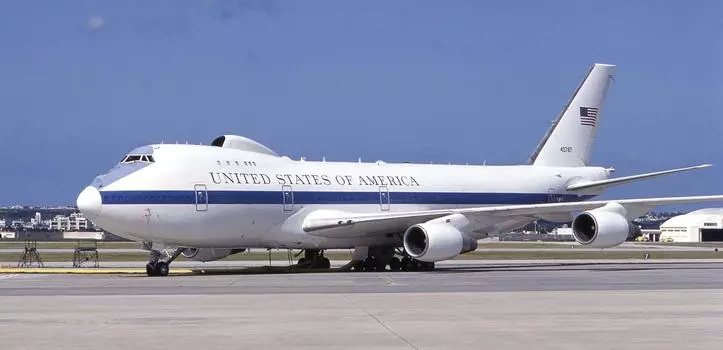 Пластиковая модель усовершенствованного командного пункта ВВС США Хасегава 10809 1/200 E-4B