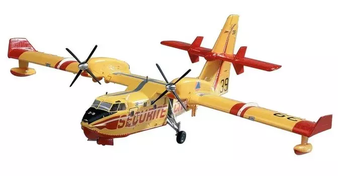Пластиковая модель воздушного огнетушителя Platts Eraire Canadair HE80370 1/72 CL-415 (Самолет)