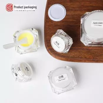 Пластиковый флакончик для рассыпчатой пудры, крема для глаз или крема для лица объемом 3 г — пробный образец. E-type spoon