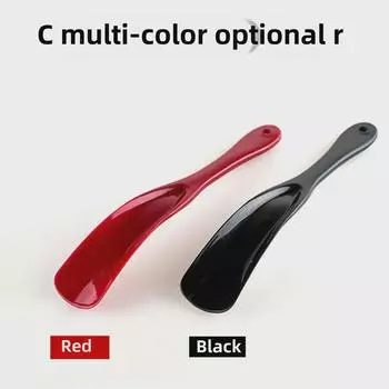 Пластиковый рожок для обуви — удобный, небольшой, с возможностью подвешивания, для простого использования без наклонов чёрный