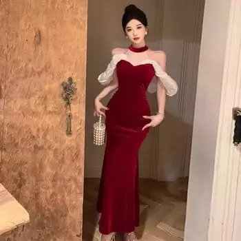 Платье контрастного цвета с открытыми плечами и вырезом горловины S чёрный