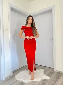 Платье Madonna с вырезом и разрезом