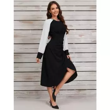 Платье нестандартного цвета в винтажном стиле с металлическим ожерельем на талии и длинными рукавами S белый