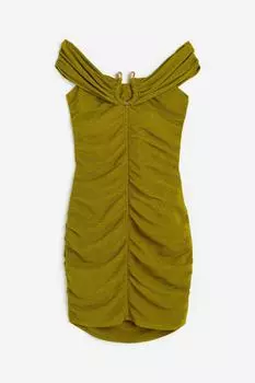 Платье с открытыми плечами