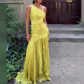 Платье с открытыми плечами, плиссировкой, асимметричным воротником и отделкой на талии M флуоресцентный зеленый