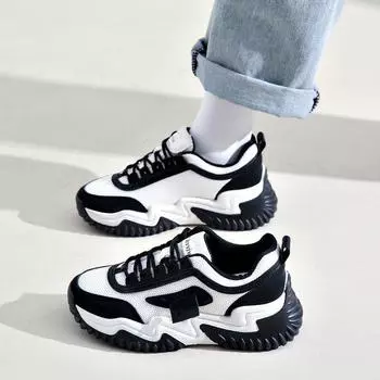 Туфли на платформе для папы, женская обувь 2024 года, новая ретро-весна и осень, женская обувь, модная студенческая универсальная повседневная спортивная обувь, увеличивающая рост 35 чёрный