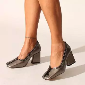 Платиновые женские классические туфли на каблуке из мятой лакированной кожи