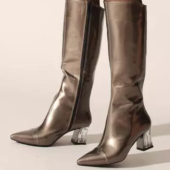 Платиновые женские сапоги из мятой лакированной кожи