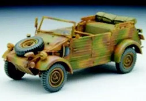 Platz немецкий Kubelwagen Type 82 пластиковая модель 1/35 B35-001