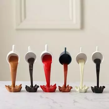 Плавающая проливающаяся кофейная чашка Скульптура Проливающаяся волшебная проливная плавающая кофейная чашка Кафе Настольное искусство Украшение Домашний декор кухни