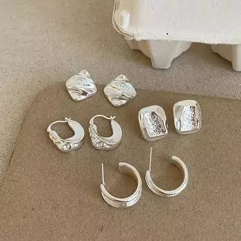 Серьги-пусеты с плиссированной текстурой, нерегулярные, с металлическими шипами, женские, нишевые, с высоким чувством стиля, для личности, модные, с темпераментом, универсальные