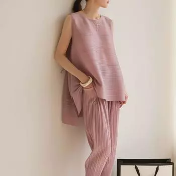 Плиссированная футболка женская повседневная тонкая элегантная свободная без рукавов с круглым воротником весенне-летняя одежда One size чёрный