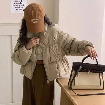Плиссированная куртка-пуховик женская короткая зимняя 2024 новая мода воротник-стойка свободная куртка с мясным покрытием утолщенная хлебная куртка S слоновая кость